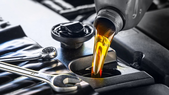 Lubricant Manufacturers in UAE and Their Role in Automotive Racing